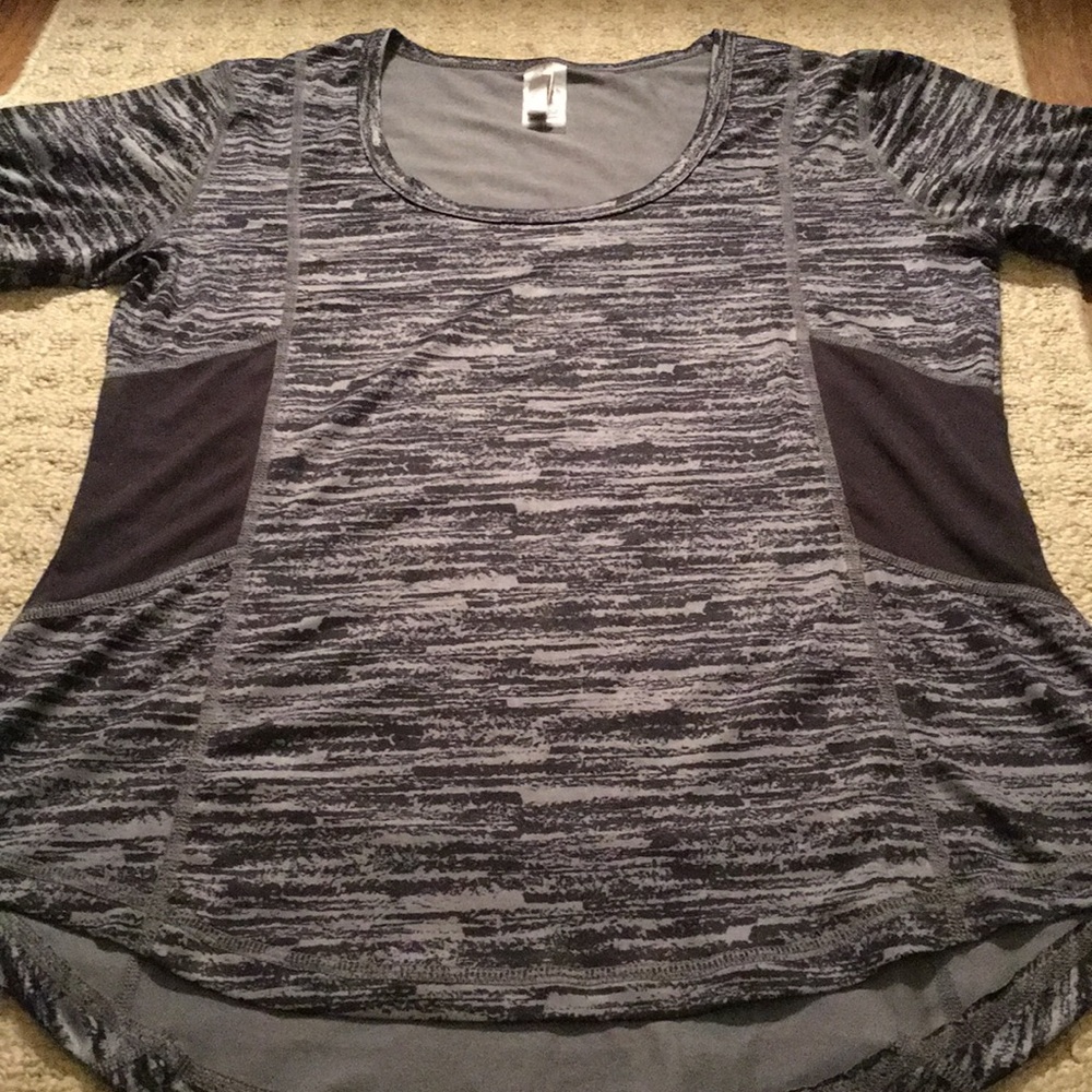 Black and gray marbled workout tee.